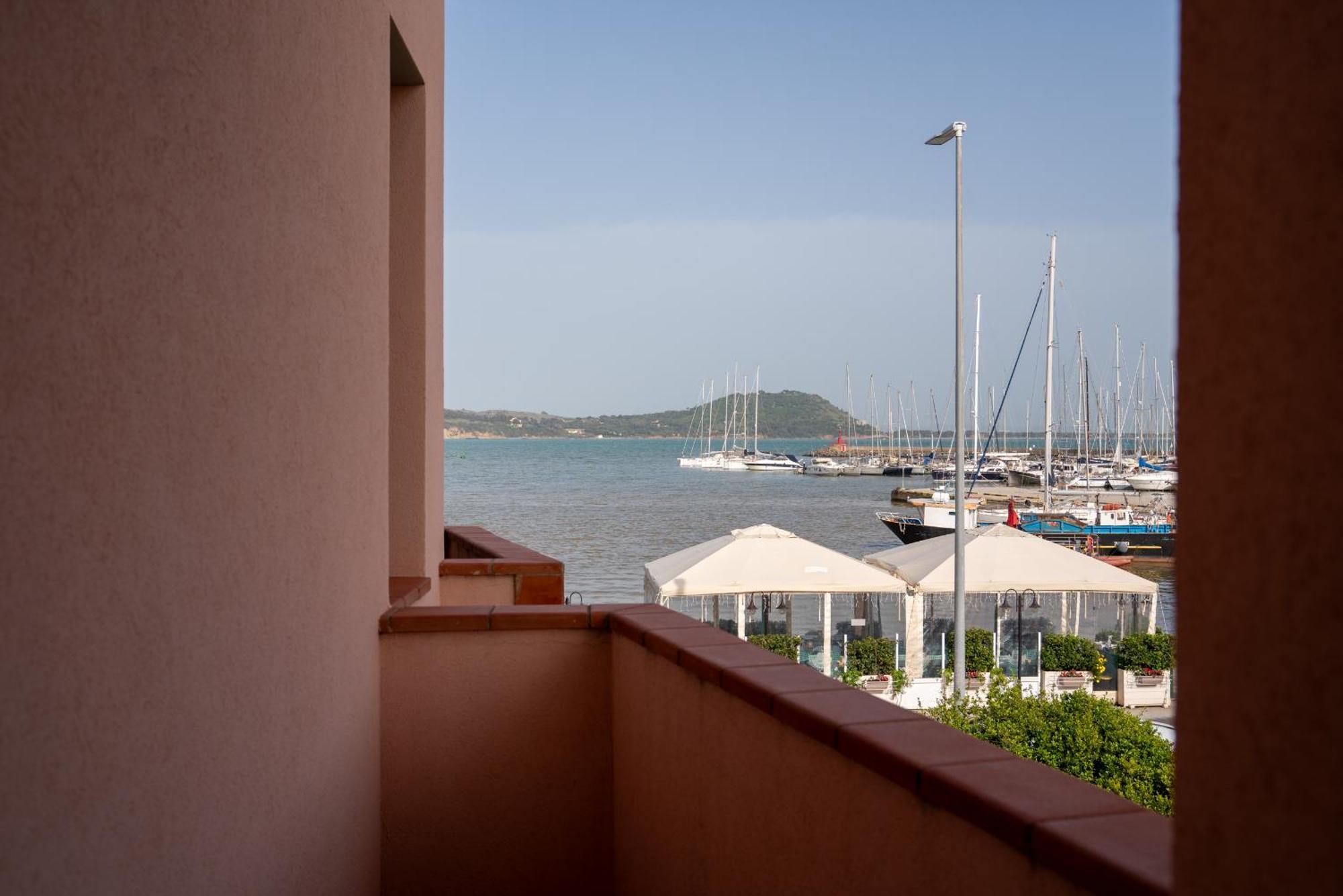 Hotel Baia Di ตาลาโมเน ภายนอก รูปภาพ